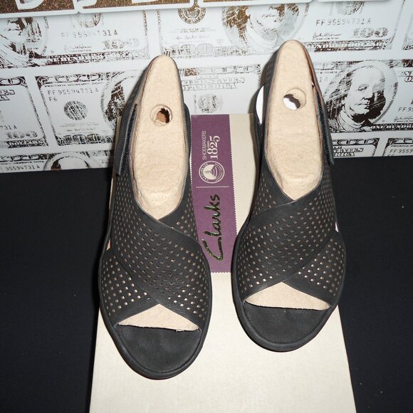 CLARKS Shoes - Women's Clarks Black Nubuck, Open Toe Sandals